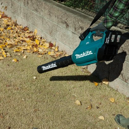 Kit Colheitadeira 18V C/Maleta Carregador e Bateria Makita