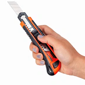 Estilete com lâminas 18mm Robust